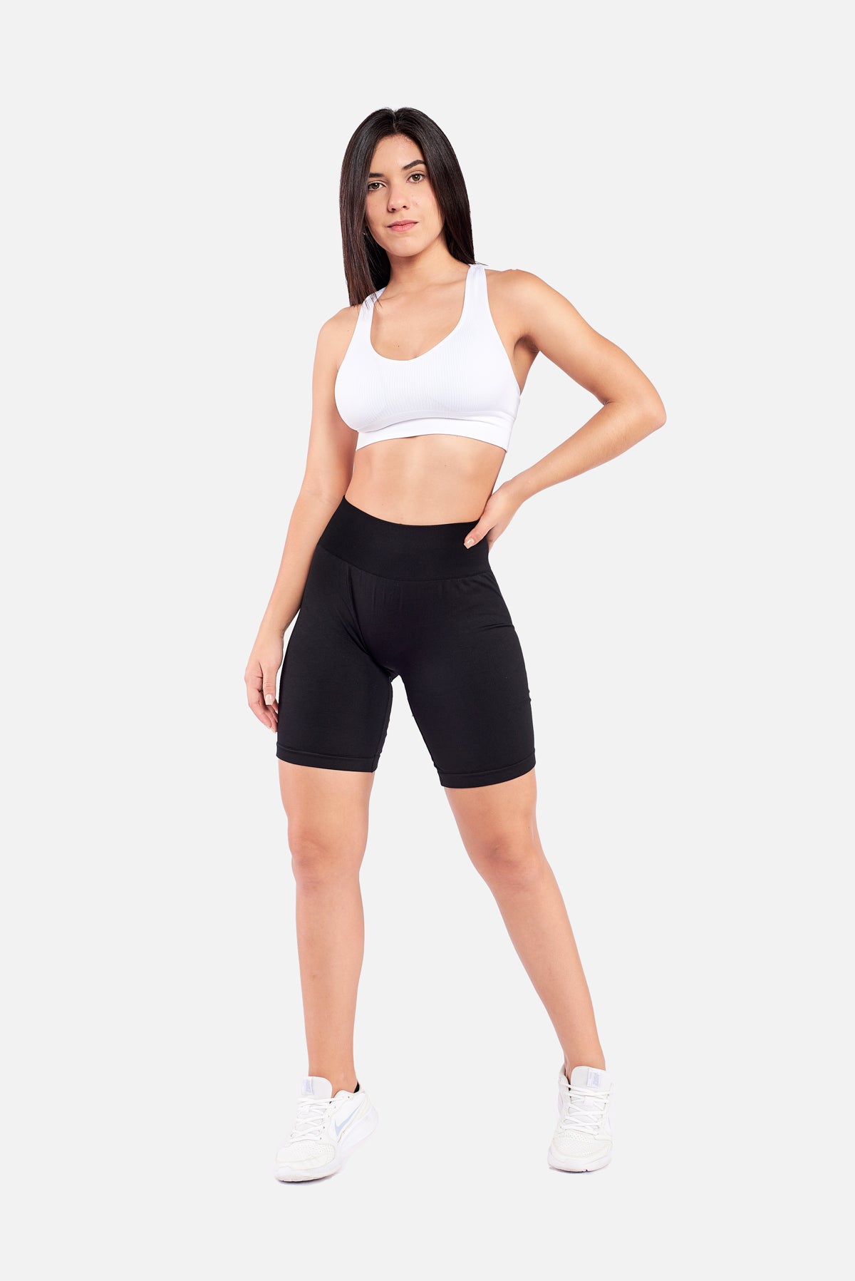 BLACK SEAMLESS BIKER SHORTS