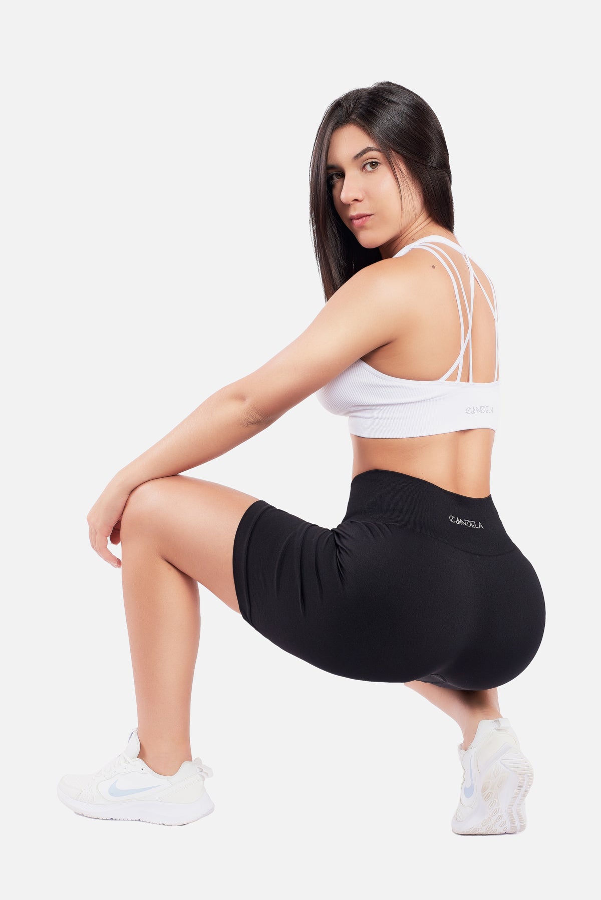 BLACK SEAMLESS BIKER SHORTS